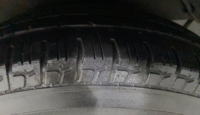 2016 Hyundai i10 MAGNA 1.1 IRDE2, Petrol, Manual, 31,802 km, Left Rear Tyre Tread