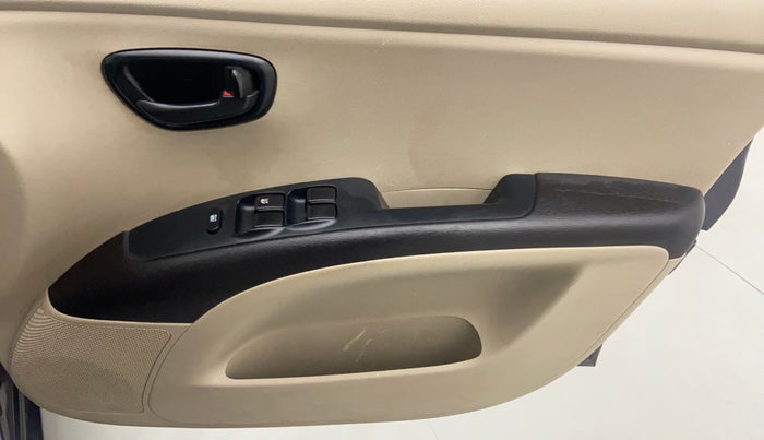 2016 Hyundai i10 MAGNA 1.1 IRDE2, Petrol, Manual, 31,802 km, Driver Side Door Panels Control