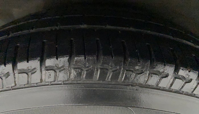 2016 Hyundai i10 MAGNA 1.1 IRDE2, Petrol, Manual, 31,802 km, Right Front Tyre Tread