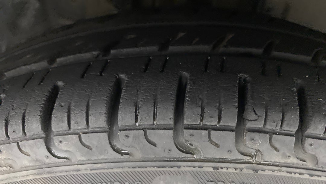 Right Front Tyre Tread