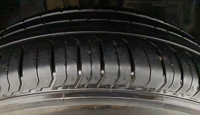 2021 Tata PUNCH ACCOMPLISHED MT, Petrol, Manual, 8,017 km, Right Front Tyre Tread