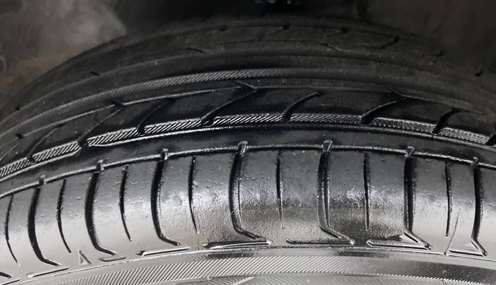 2015 Maruti Alto K10 VXI P, Petrol, Manual, 64,890 km, Left Front Tyre Tread