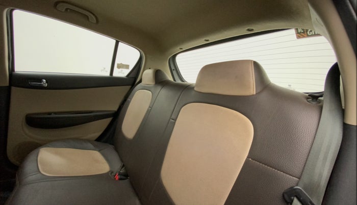 2013 Hyundai i20 MAGNA (O) 1.2, Petrol, Manual, 33,971 km, Right Side Rear Door Cabin