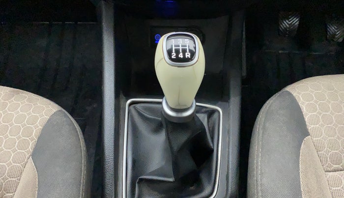 2018 Hyundai Elite i20 ASTA 1.2 (O), Petrol, Manual, 77,207 km, Gear lever - Knob has minor damage