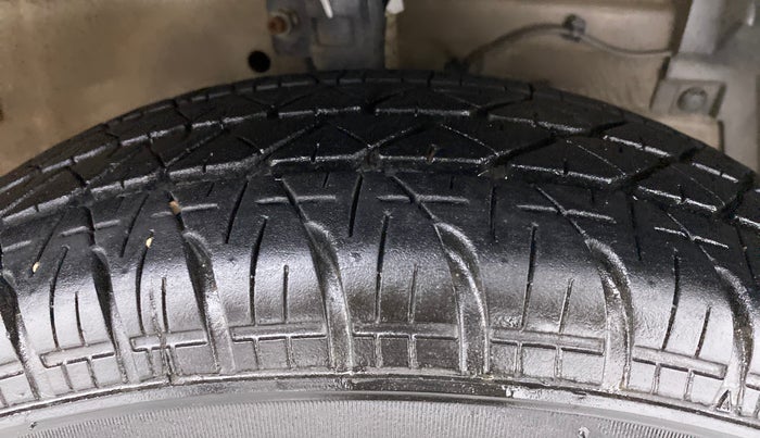 2015 Maruti Swift Dzire VDI, Diesel, Manual, 62,100 km, Right Front Tyre Tread