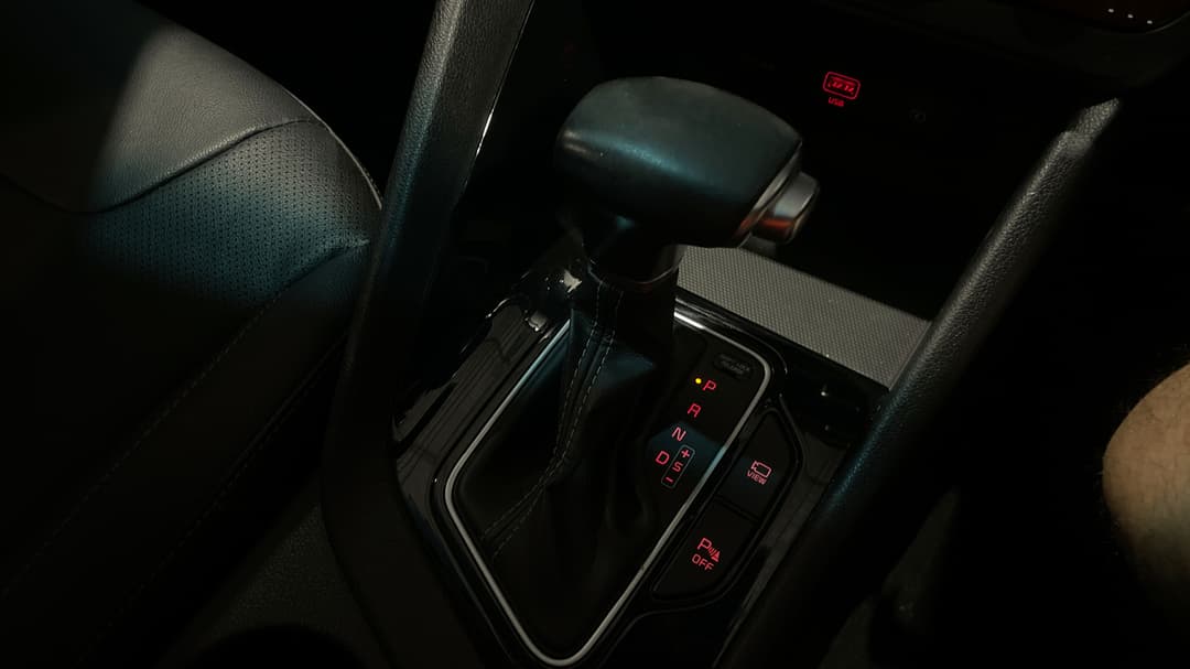 2021 Kia Niro Hev Sport (hybrid), Automatic, 68955 km, Gear Lever 