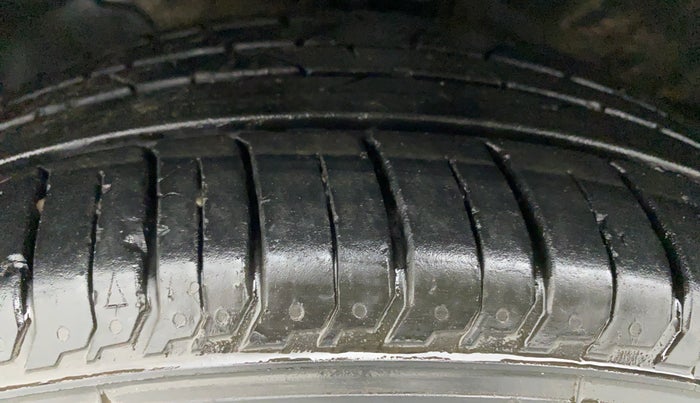 2018 Hyundai Verna 1.6 SX VTVT, Petrol, Manual, 52,858 km, Left Front Tyre Tread