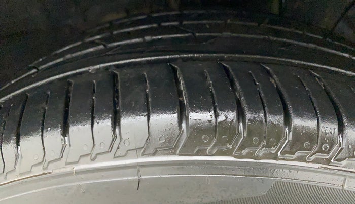 2018 Hyundai Verna 1.6 SX VTVT, Petrol, Manual, 52,858 km, Right Front Tyre Tread