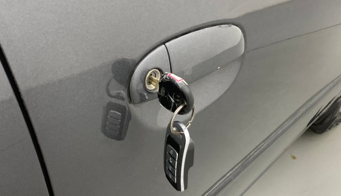 2012 Hyundai i10 MAGNA 1.2, Petrol, Manual, 97,787 km, Lock system - Dork lock functional only from remote key