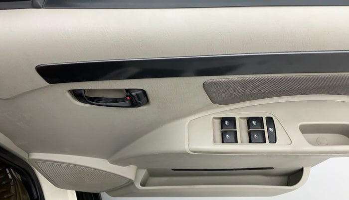 2018 Mahindra Scorpio S7 120 BHP 2WD, Diesel, Manual, 23,122 km, Driver Side Door Panels Control