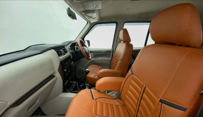 2018 Mahindra Scorpio S7 120 BHP 2WD, Diesel, Manual, 23,122 km, Right Side Front Door Cabin