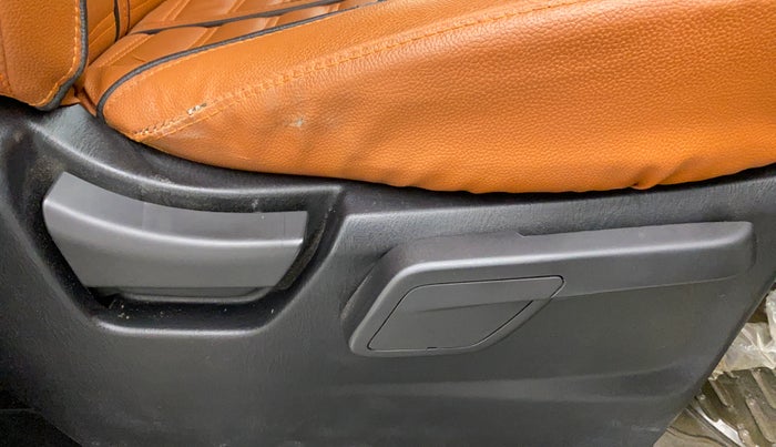 2018 Mahindra Scorpio S7 120 BHP 2WD, Diesel, Manual, 23,122 km, Driver Side Adjustment Panel