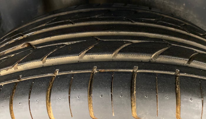 2016 Volkswagen Ameo HIGHLINE 1.2, Petrol, Manual, 46,340 km, Right Rear Tyre Tread