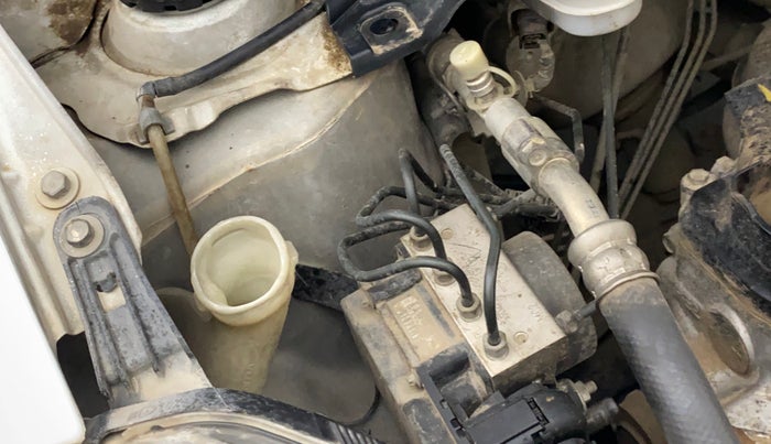2015 Honda Amaze 1.2L I-VTEC VX, Petrol, Manual, 98,265 km, Front windshield - Wiper bottle cap missing
