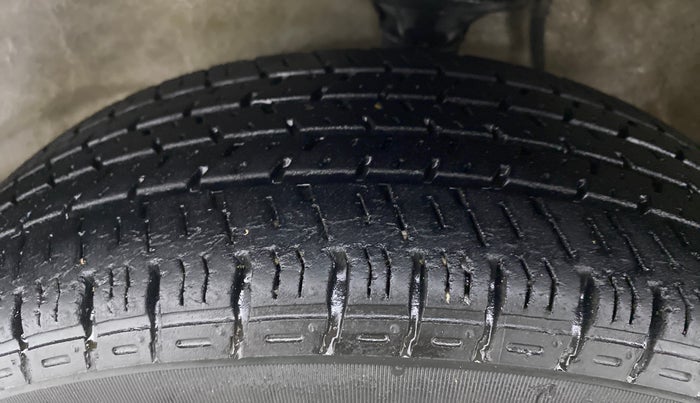 2018 Maruti Alto K10 VXI P, Petrol, Manual, 34,198 km, Left Front Tyre Tread