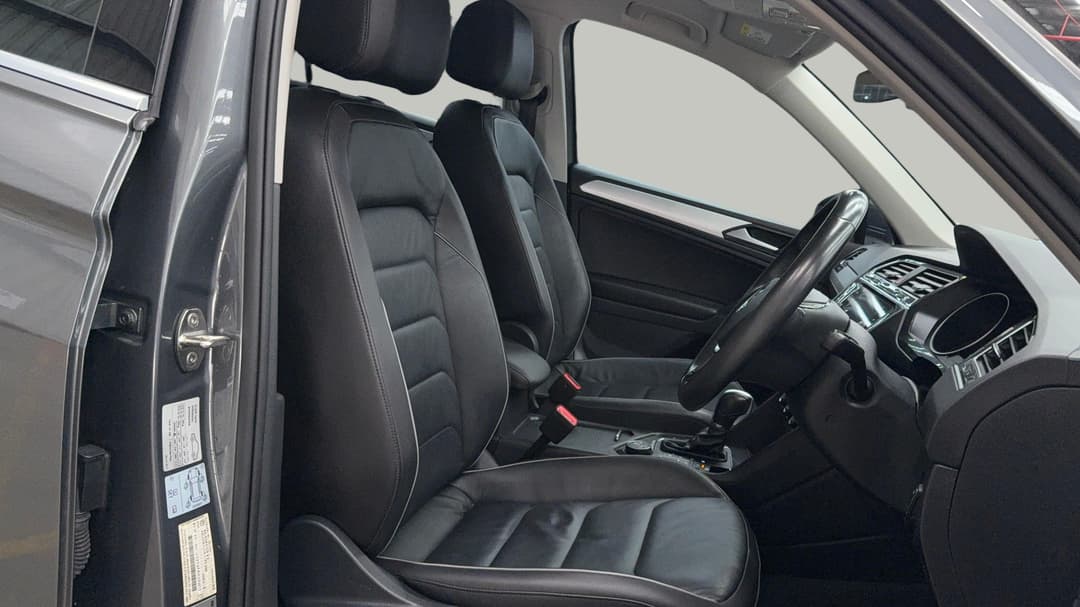 2018 Volkswagen Tiguan 132 Tsi Comfortline, Automatic, 85262 km, Right Side Front Door Cabin View