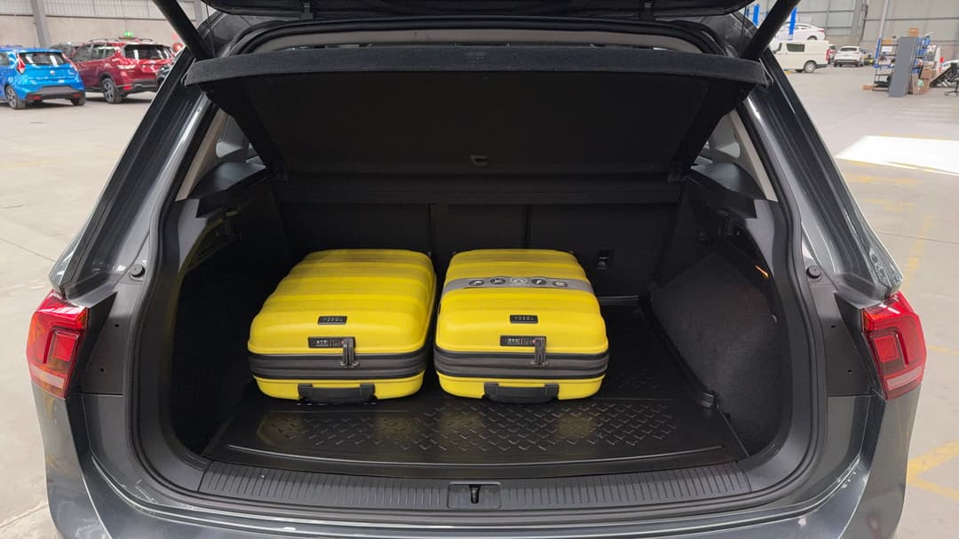 2018 Volkswagen Tiguan 132 Tsi Comfortline, Automatic, 85262 km, Boot Inside View with Luggage