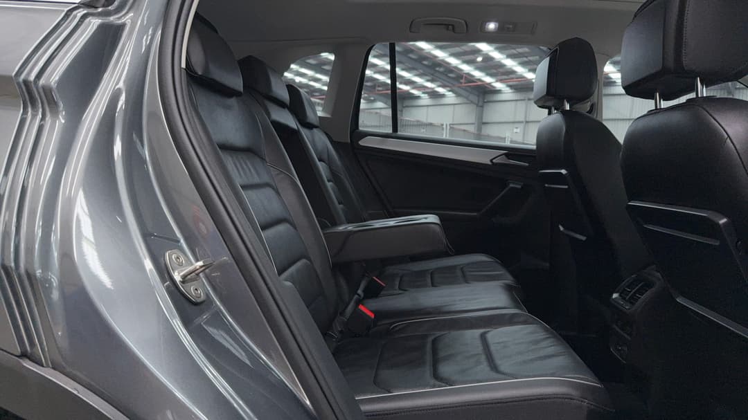 2018 Volkswagen Tiguan 132 Tsi Comfortline, Automatic, 85262 km, Right Side Rear Door Cabin View