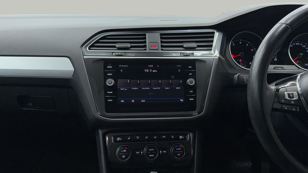 2018 Volkswagen Tiguan 132 Tsi Comfortline, Automatic, 85262 km, Center Console