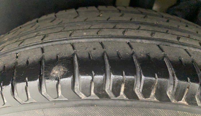 2018 Maruti Dzire VDI, Diesel, Manual, 26,836 km, Left Rear Tyre Tread