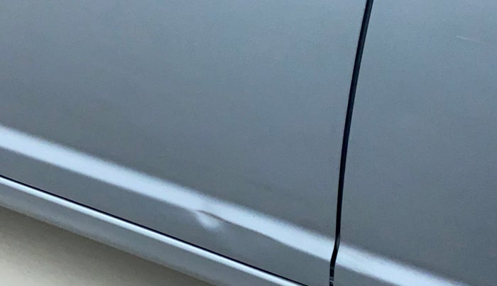 2010 Maruti Swift ZXI D, Petrol, Manual, 47,951 km, Front passenger door - Slightly dented