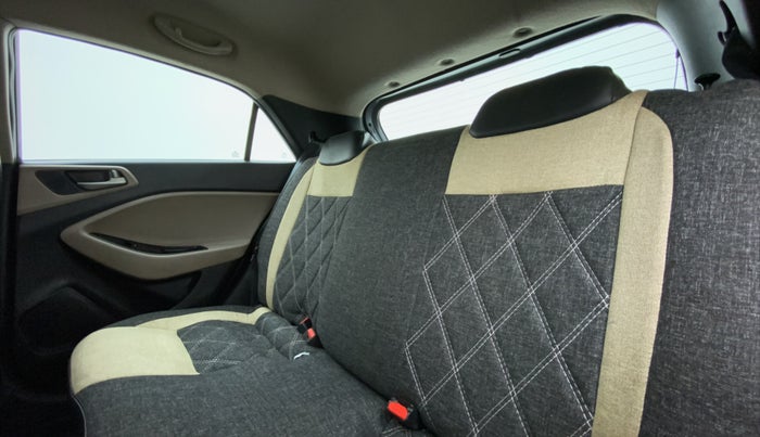 2015 Hyundai Elite i20 SPORTZ (O) 1.2, CNG, Manual, 57,938 km, Right Side Rear Door Cabin