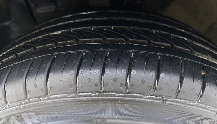 2015 Hyundai Elite i20 SPORTZ (O) 1.2, CNG, Manual, 57,938 km, Left Front Tyre Tread