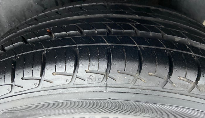 2017 Maruti Ciaz VDI+ SHVS, Diesel, Manual, 74,259 km, Left Rear Tyre Tread
