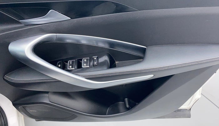 2019 MG HECTOR SHARP DCT PETROL, Petrol, Automatic, 18,945 km, Driver Side Door Panels Control