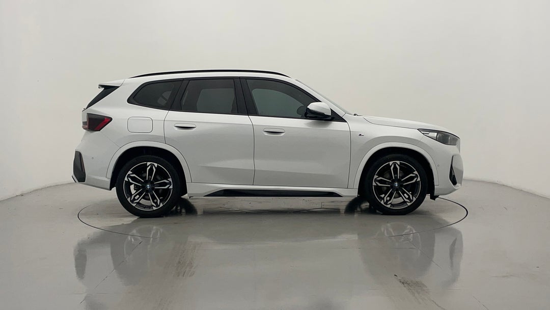 2023 BMW X1 xDrive20i M Sport, Automatic, 30578 km, Right Side View