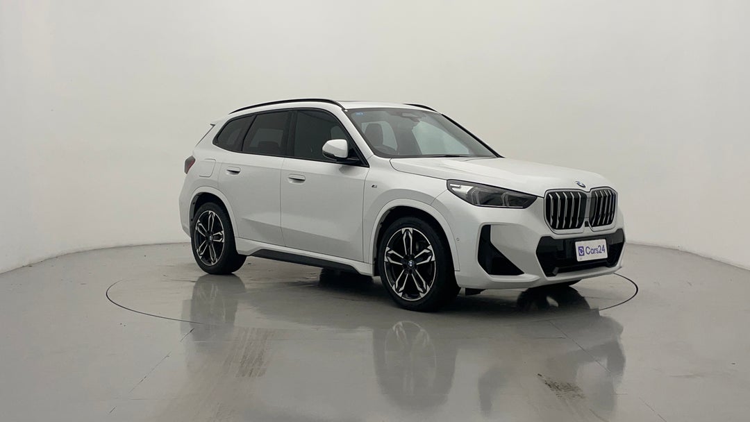 2023 BMW X1 xDrive20i M Sport, Automatic, 30578 km, Right Front Diagonal (45- Degree) View