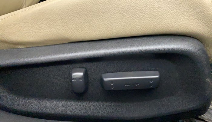 2019 Honda Civic ZX CVT PETROL, Petrol, Automatic, 38,088 km, Driver Side Adjustment Panel