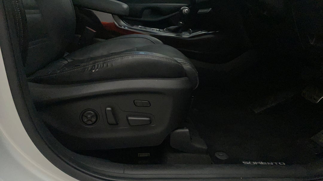 2016 Kia Sorento Platinum (4x4), Automatic, 139328 km, Drivers Side Adjustment Panel