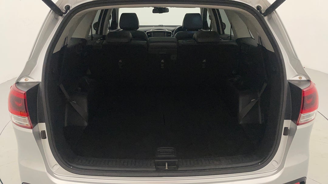 2016 Kia Sorento Platinum (4x4), Automatic, 139328 km, Boot Inside View