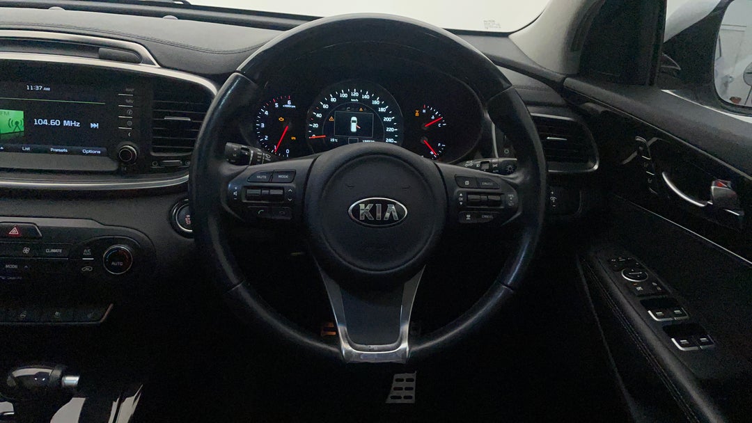 2016 Kia Sorento Platinum (4x4), Automatic, 139328 km, Steering Wheel Close-up