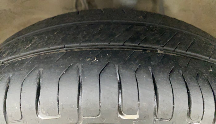 2019 Maruti Alto LXI CNG, CNG, Manual, 51,964 km, Left Front Tyre Tread