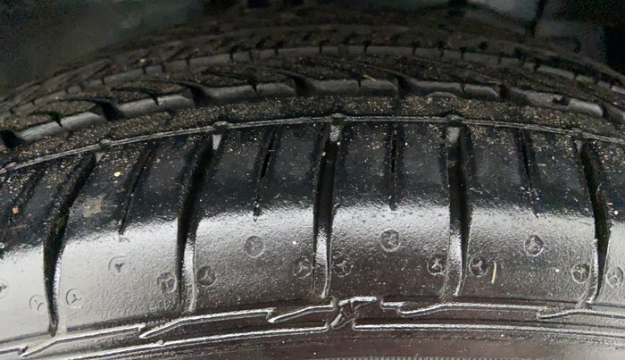 2019 Maruti Ciaz ALPHA 1.5 AT SHVS, Petrol, Automatic, 17,926 km, Right Front Tyre Tread
