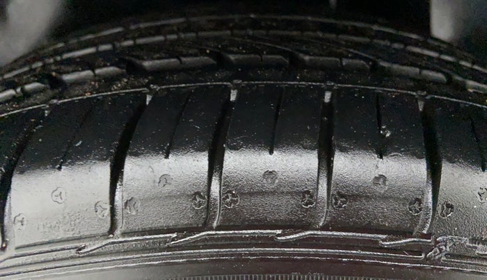 2019 Maruti Ciaz ALPHA 1.5 AT SHVS, Petrol, Automatic, 17,926 km, Left Rear Tyre Tread