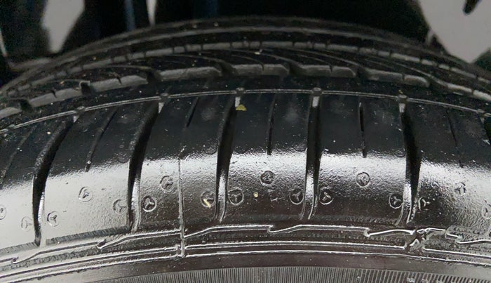 2019 Maruti Ciaz ALPHA 1.5 AT SHVS, Petrol, Automatic, 17,926 km, Right Rear Tyre Tread