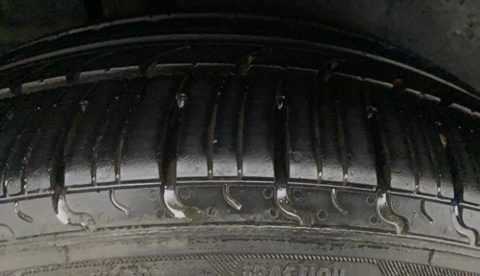 2016 Maruti Ertiga VDI SHVS, Diesel, Manual, 74,693 km, Right Front Tyre Tread