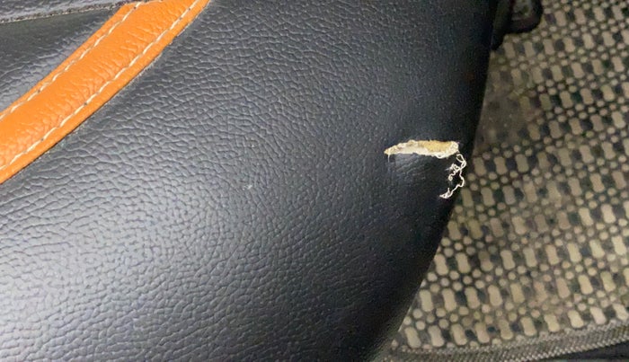 2015 Maruti Wagon R 1.0 VXI, Petrol, Manual, 84,518 km, Second-row right seat - Cover slightly torn