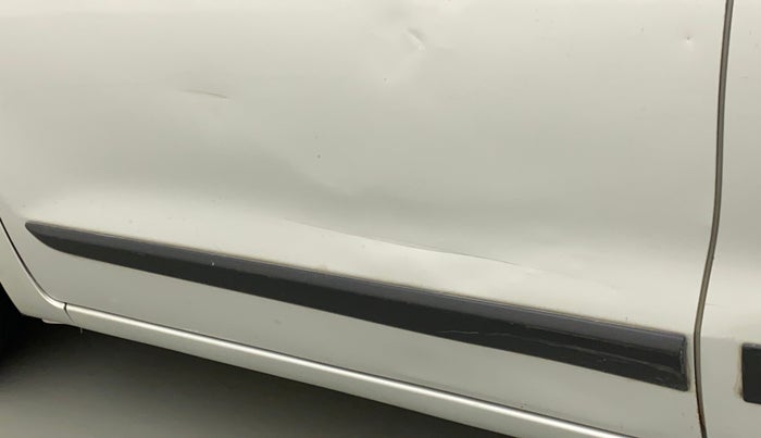 2015 Maruti Wagon R 1.0 VXI, Petrol, Manual, 84,642 km, Front passenger door - Slightly dented