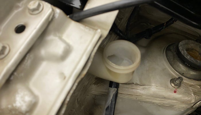 2015 Maruti Wagon R 1.0 VXI, Petrol, Manual, 84,642 km, Front windshield - Wiper bottle cap missing