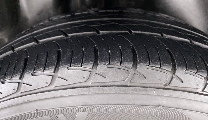 2017 Volkswagen Ameo COMFORTLINE 1.2, Petrol, Manual, 70,916 km, Right Rear Tyre Tread