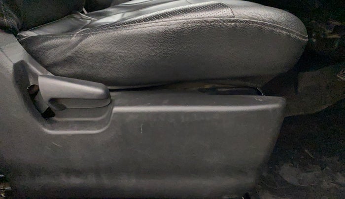 2015 Maruti Wagon R 1.0 LXI CNG, CNG, Manual, 83,213 km, Driver Side Adjustment Panel