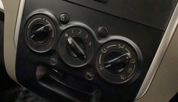 2015 Maruti Wagon R 1.0 LXI CNG, CNG, Manual, 83,213 km, AC Unit - Directional switch has minor damage
