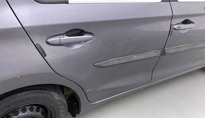 2018 Honda Amaze 1.2L I-VTEC S, CNG, Manual, 59,631 km, Right rear door - Minor scratches