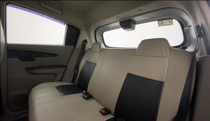 2016 Mahindra Kuv100 K4 6 STR, Petrol, Manual, 54,428 km, Right Side Rear Door Cabin
