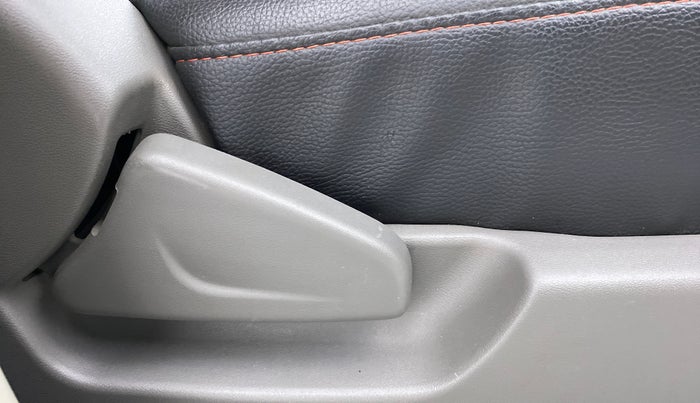 2016 Datsun Redi Go T, Petrol, Manual, 54,773 km, Driver Side Adjustment Panel