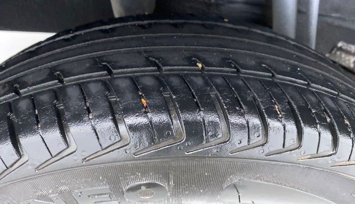 2016 Datsun Redi Go T, Petrol, Manual, 54,773 km, Right Rear Tyre Tread
